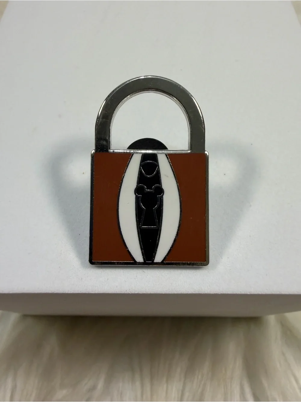 💙3/$20 💙 DISNEY TRADING PIN Padlock Lapel Pin